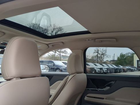 Used 2022 Lincoln Corsair AWD w/ Premium Package image 21