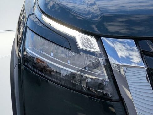 Used 2024 Nissan Pathfinder Platinum FWD image 9