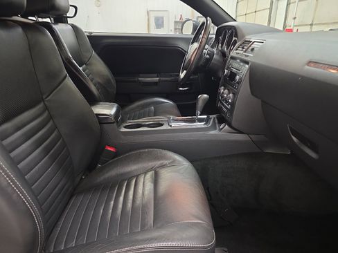 Used 2014 Dodge Challenger SXT Plus image 34