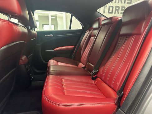 Used 2013 Chrysler 300 S RWD image 20