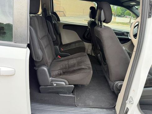 Used 2016 Dodge Grand Caravan SE FWD image 14