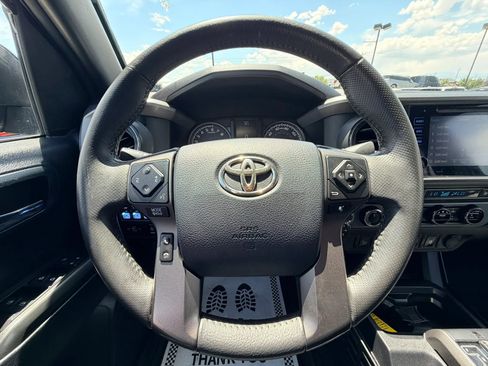 Used 2017 Toyota Tacoma TRD Off-Road w/ Premium & Technology Package AWD/4WD image 12
