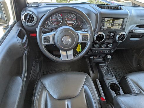 Used 2016 Jeep Wrangler Unlimited Rubicon AWD/4WD image 8