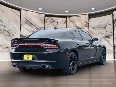 Used 2017 Dodge Charger R/T w/ Plus Group RWD image 3
