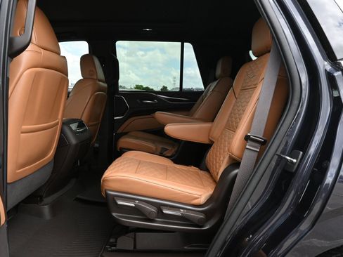 Certified 2022 Cadillac Escalade Premium Luxury RWD image 20