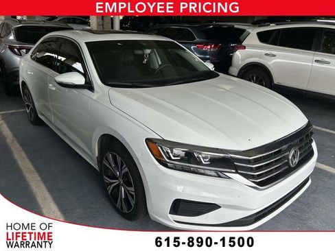 Used 2021 Volkswagen Passat 2.0T SE FWD image 1