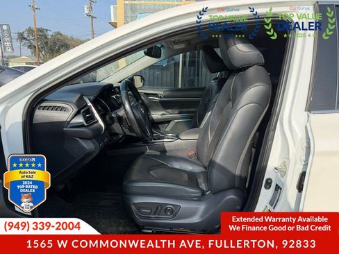 Used 2019 Toyota Camry XSE image 15