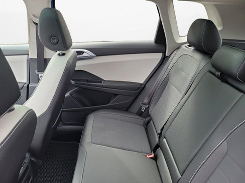 Certified 2025 Volkswagen Taos SE w/ Panoramic Sunroof Package image 15