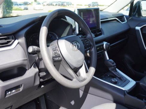 Used 2025 Toyota RAV4 XLE AWD/4WD image 20