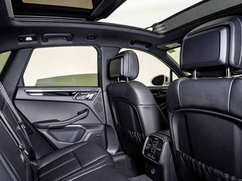 New 2026 Porsche Macan image 16