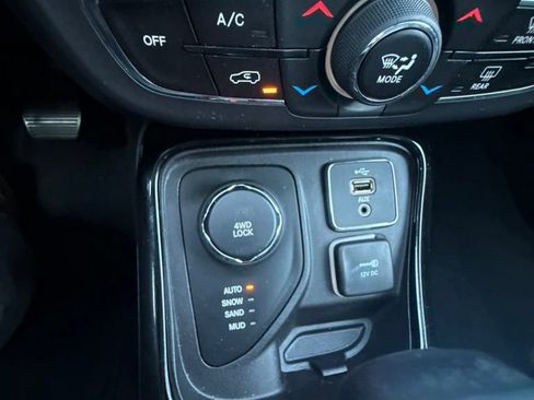 Used 2019 Jeep Compass Limited AWD/4WD image 20