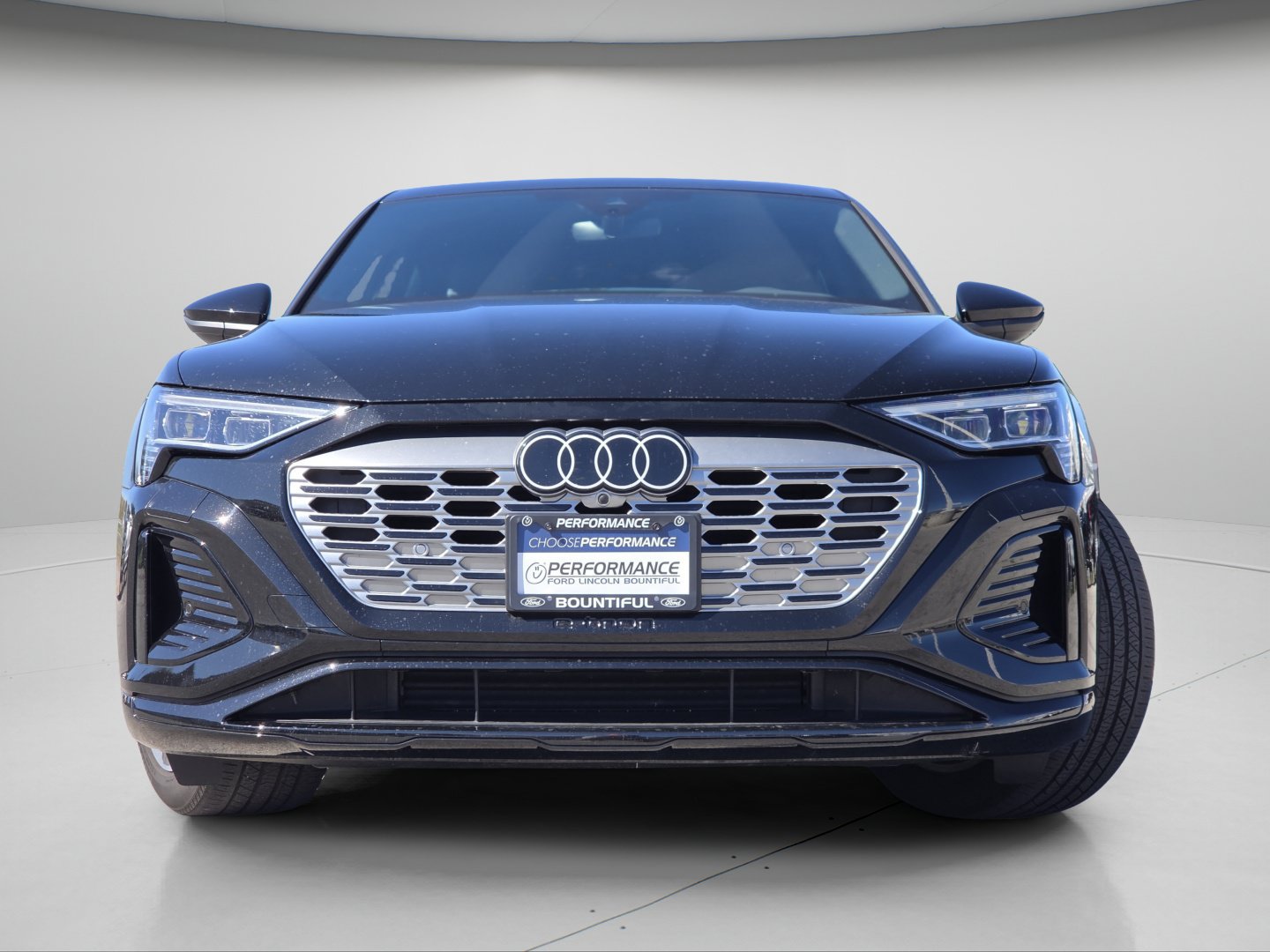 Used 2024 Audi Q8 e-tron Premium AWD/4WD image 3