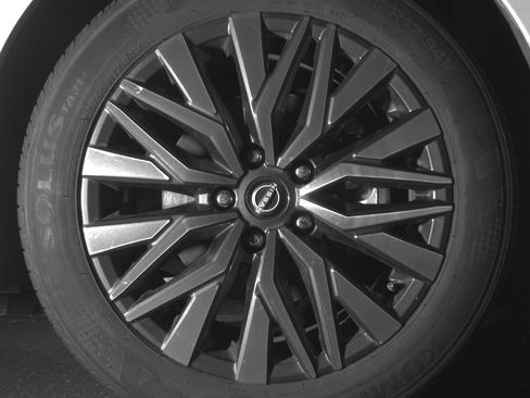 Used 2025 Nissan Altima 2.5 SV FWD image 13
