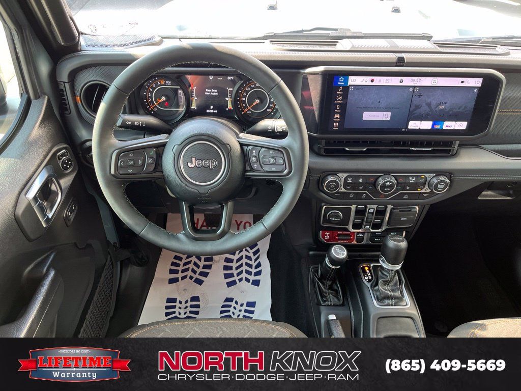 Used 2025 Jeep Gladiator Mojave w/ Convenience Group AWD/4WD image 12