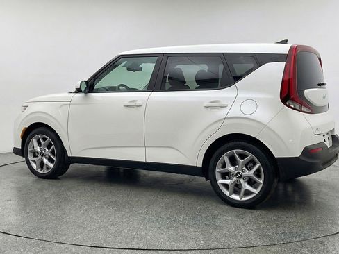 Used 2025 Kia Soul LX w/ LX Technology Package FWD image 6