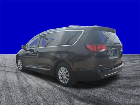 Used 2019 Chrysler Pacifica Touring-L FWD image 6