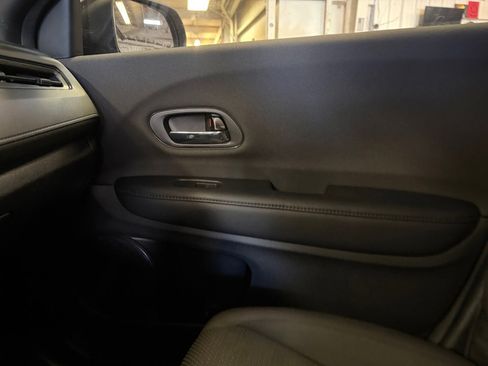 Used 2019 Honda HR-V Sport image 31