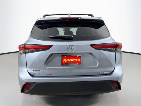 Used 2023 Toyota Highlander XLE AWD/4WD image 7