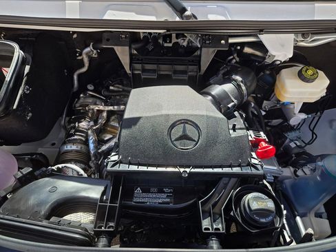 Used 2024 Mercedes-Benz Sprinter 2500 image 27