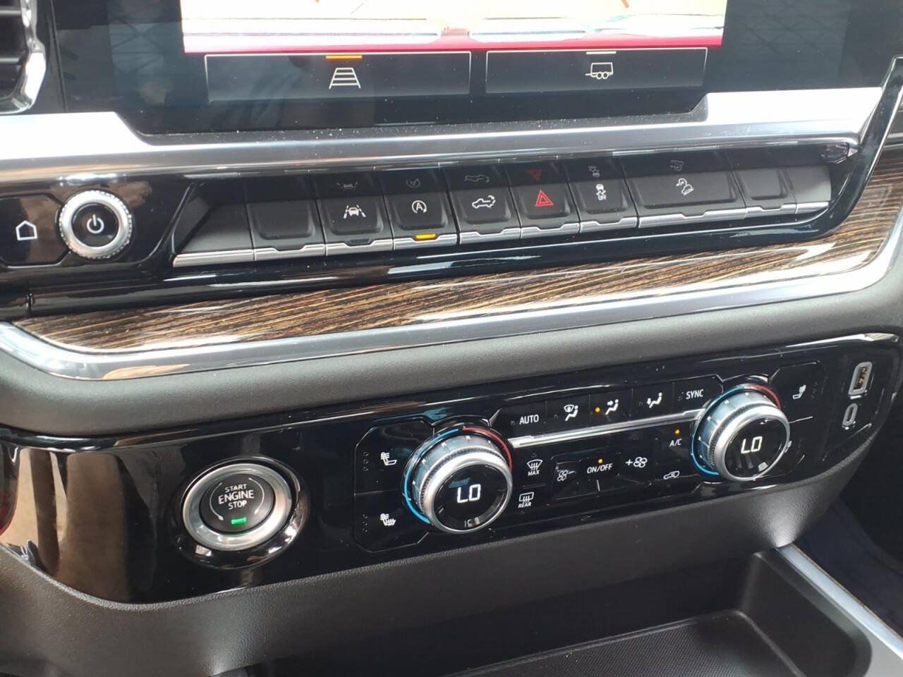 Used 2024 GMC Sierra 1500 Elevation w/ LPO, Elevation Black Package AWD/4WD image 18