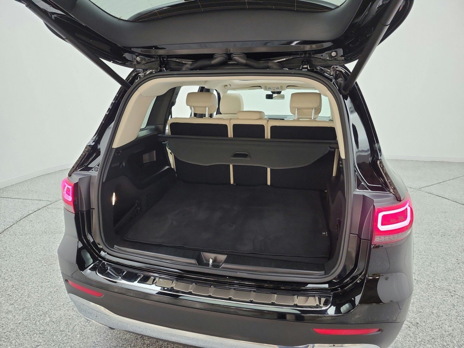 Used 2023 Mercedes-Benz GLB 250 image 21