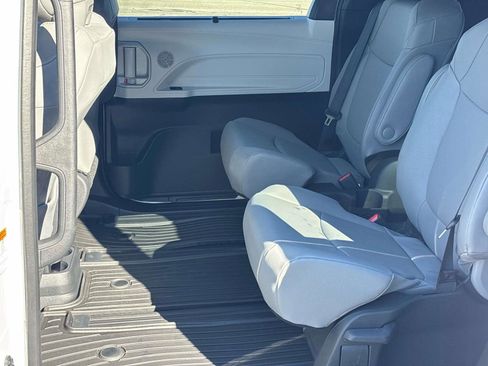New 2026 Toyota Sienna XLE image 7