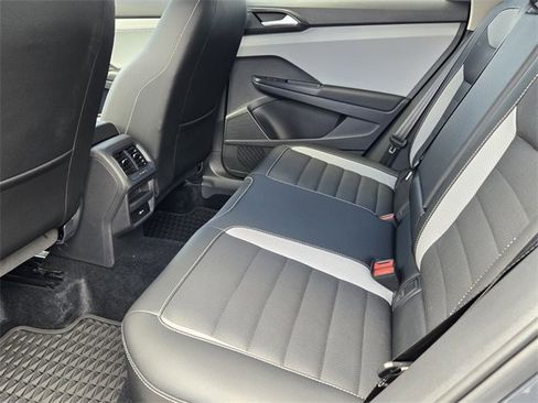 Used 2022 Volkswagen Taos SEL image 10