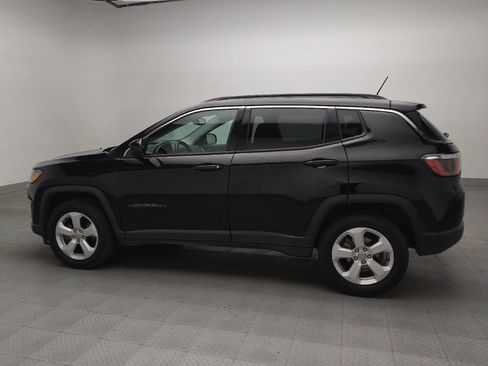 Used 2018 Jeep Compass Latitude w/ Popular Equipment Group AWD/4WD image 3