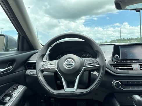Used 2022 Nissan Altima 2.5 S FWD image 12