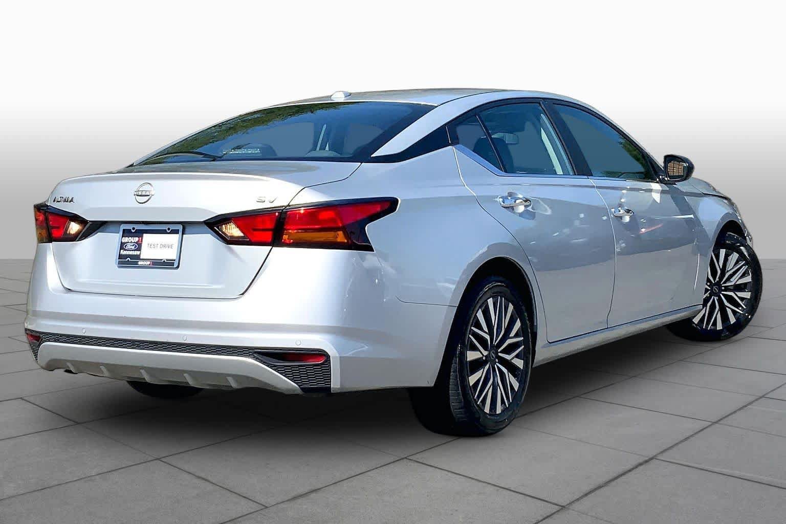 Used 2024 Nissan Altima 2.5 SV FWD image 13