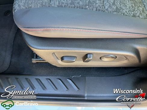 Certified 2025 Chevrolet Colorado Z71 w/ Technology Package AWD/4WD image 17