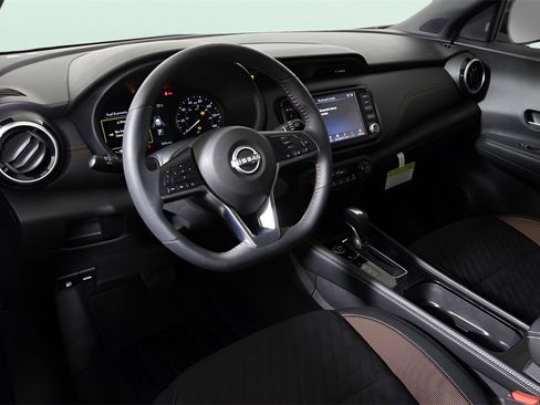 Used 2024 Nissan Kicks SR w/ Exterior Package image 15
