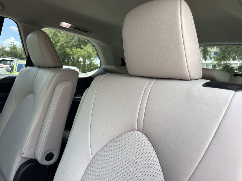 Used 2025 Toyota Grand Highlander FWD image 14