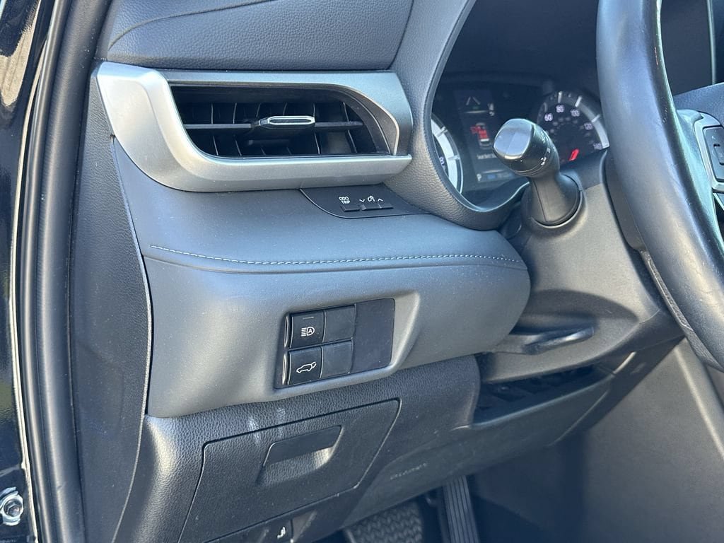 Used 2022 Toyota Highlander LE FWD image 25