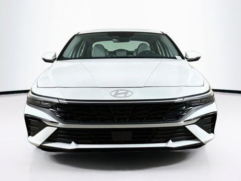 Used 2026 Hyundai Elantra Limited FWD image 2