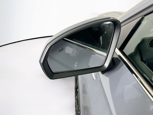 Used 2023 Volkswagen Taos SE w/ Panoramic Sunroof Package image 16