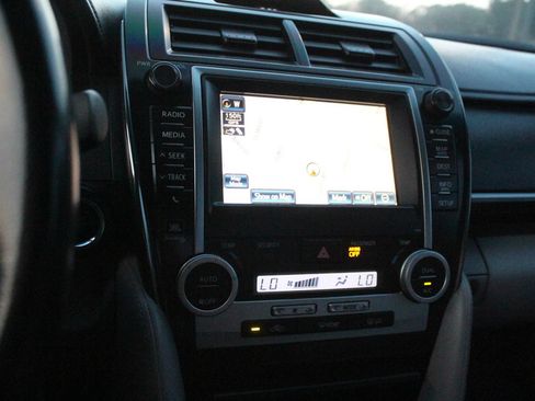 Used 2012 Toyota Camry XLE FWD image 23