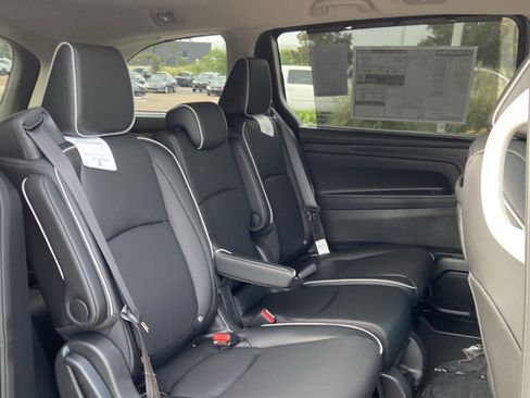 New 2026 Honda Odyssey Touring image 17