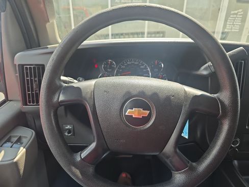 Used 2016 Chevrolet Express 2500 RWD image 18