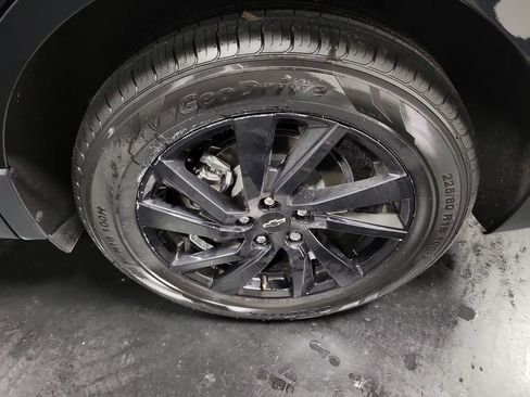 Used 2023 Chevrolet Equinox LS w/ Midnight Edition FWD image 10