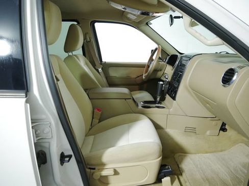 Used 2010 Ford Explorer XLT AWD/4WD image 13
