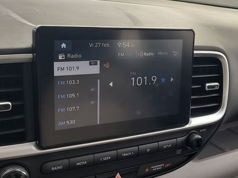 Used 2025 Hyundai Venue SEL image 23