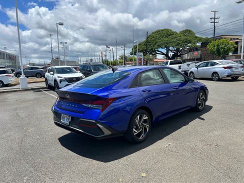 Used 2025 Hyundai Elantra Sport FWD image 3