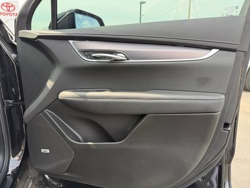 Used 2025 Cadillac XT6 Luxury FWD image 33