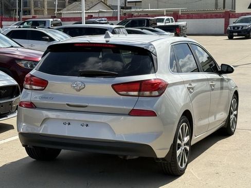 Used 2018 Hyundai Elantra GT FWD image 4