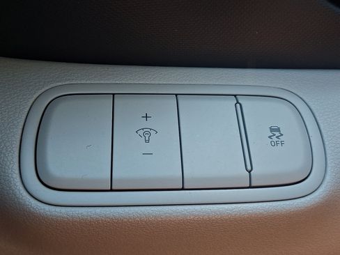 Used 2025 Hyundai Venue SEL FWD image 27