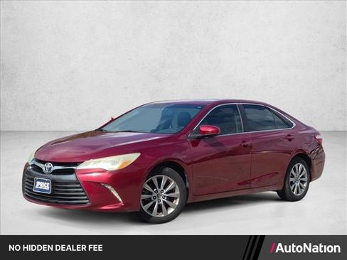 Used 2016 Toyota Camry XLE FWD image 1