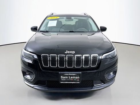 Used 2019 Jeep Cherokee Latitude Plus w/ Cold Weather Group AWD/4WD image 2
