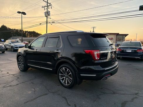 Used 2018 Ford Explorer Platinum image 3