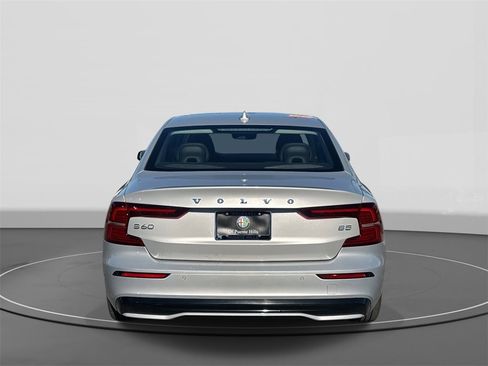 Used 2024 Volvo S60 B5 Plus image 5